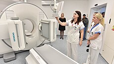 Krajská nemocnice T. Bati ve Zlín vyuívá nejnovjí verzi SPECT/CT, jde o jeden z nejlépe vybavených pístroj v eské republice. Pro jeho obsluhu jsou poteba radiologití asistenti.