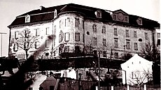 Vlastníci zámku Bílovec se �asto st�ídali, ne ka�dý se o n�j dob�e staral..