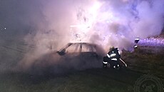Mladíci si na poli jezdili vlastní rallye, od rozpáleného výfuku chytla tráva a...