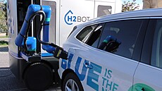 H2BOT. Automatická vodíková nabíjeka elektromobil.