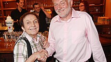 Herec a mim Jaroslav �ejka s bavi�em Lu�kem Sobotou