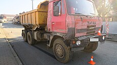 Nehoda v Kolov�i na Doma�licku. Opilý �ofér nákladního auta naboural do auta...