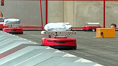 V novém depu Zásilkovny mají n�kolik desítek nových robot�.