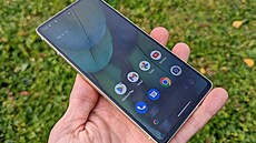 Pixel 7 má jen dvojitý fotoaparát, pesto se dostal do desítky nejlepích fotomobil.