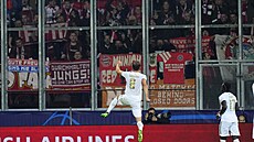 Leon Goretzka z Bayernu Mnichov oslavuje gól do plzeské sít.