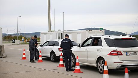 Rakousko zavedlo na hranicích se Slovenskem kontroly kvli nelegální migraci....