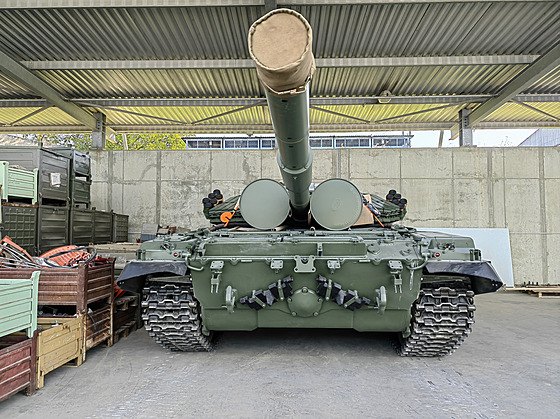 Modernizovaný tank T-72 M1 "Tomá". V je zafixována v zadní poloze pro...