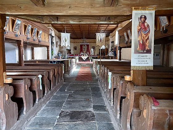 Interiér kostela sv. Jakuba ve Snné