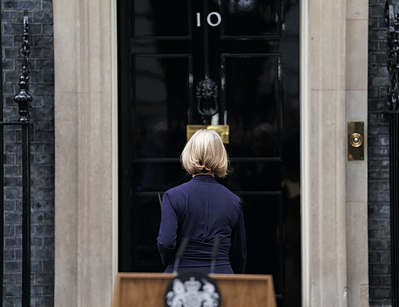 Britská premiérka Liz Trussová oznámila rezignaci. (20. íjna 2022)