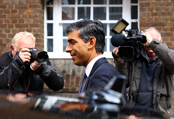 Britský konzervativní poslanec Rishi Sunak u svého volebního tábu v Londýn...