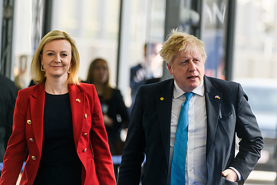 Liz Trussová a Boris Johnson
