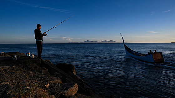 Ryb v Indonésii ubývá, rybám to znemouje obivu.