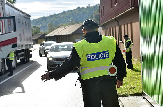 Policisté kontrolují hranice se Slovenskem na silnicích, eleznicích i stezkách...