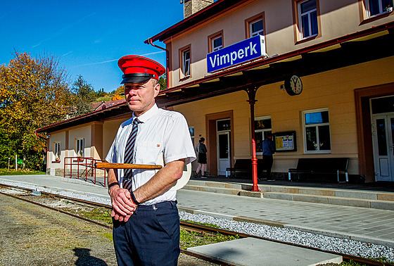 Vlakové nádraí ve Vimperku má novou fasádu i moderní vnitní prostory s...