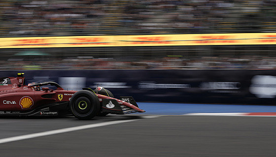 Charles Leclerc bhem druhého tréninku na Velkou cenu Mexika F1 havaroval.