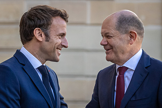 Nmecký kanclé Olaf Scholz a francouzský prezident Emmanuel Macron se setkali...