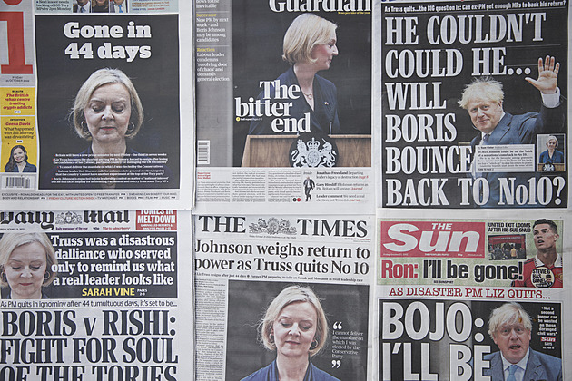 Vrátí se BoJo? Britský tisk vyhlíží nástupce „katastrofické“ Trussové