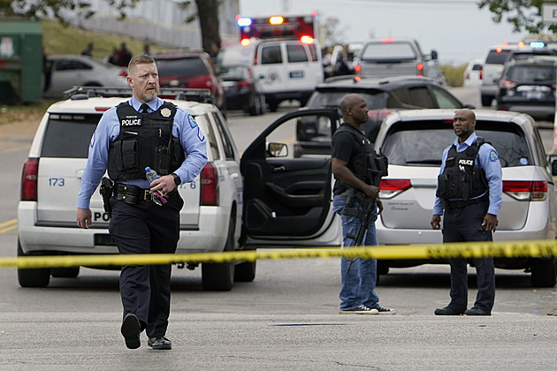 Útočník na škole v St. Louis zabil dva lidi, policie ho zastřelila