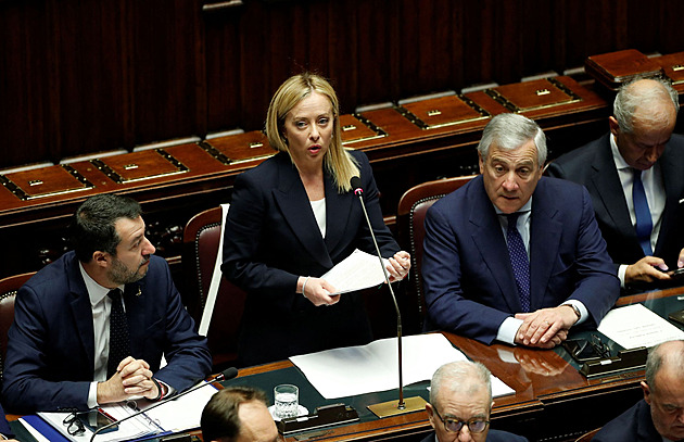 Meloniová získala důvěru italské sněmovny. Nesmíme Putinovi ustoupit, řekla