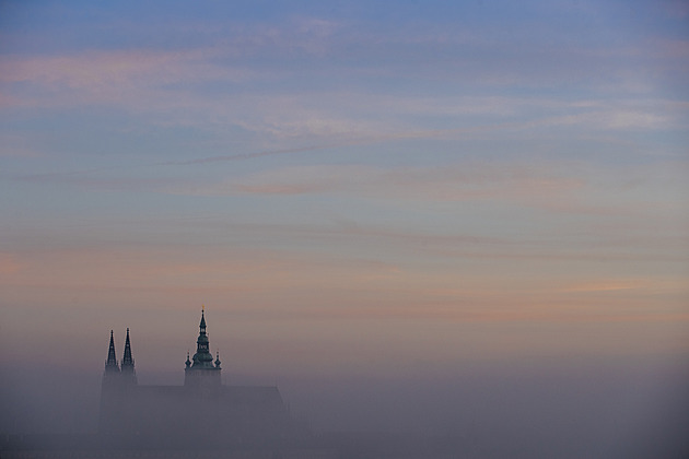 Do Česka vtrhne zítra náhle podzim. Ranní teploty prudce klesnou