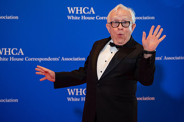 Při autonehodě zemřel americký komik Leslie Jordan, bylo mu 67 let