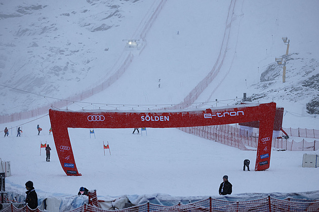 Lyžařky v sobotu sezonu nezahájí, obří slalom žen v Söldenu znemožnilo počasí