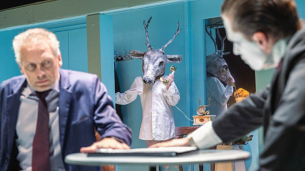 RECENZE: Očarování a Bílý jelen v Klicperově divadle nemohou být odlišnější