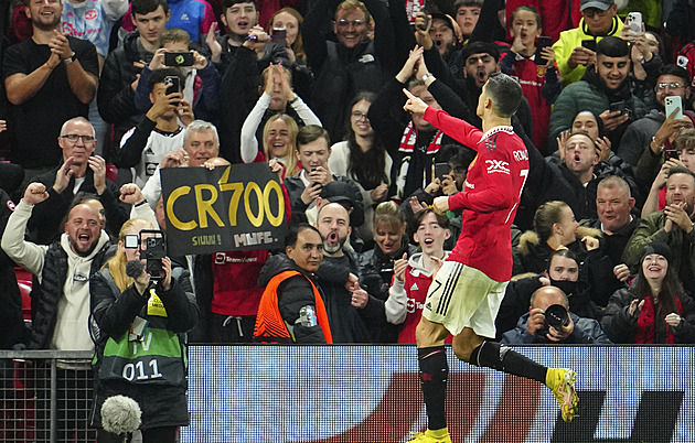 Ronaldo pomohl gólem k výhře United v Evropské lize. Arsenal podlehl Eindhovenu