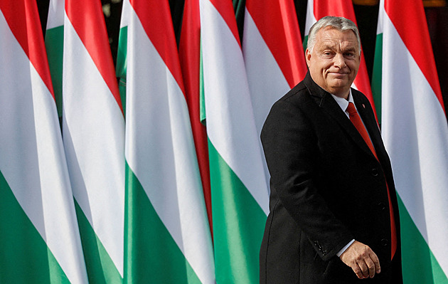 Teď na nás střílejí z Bruselu, řekl Orbán a přirovnal EU k sovětským vojskům