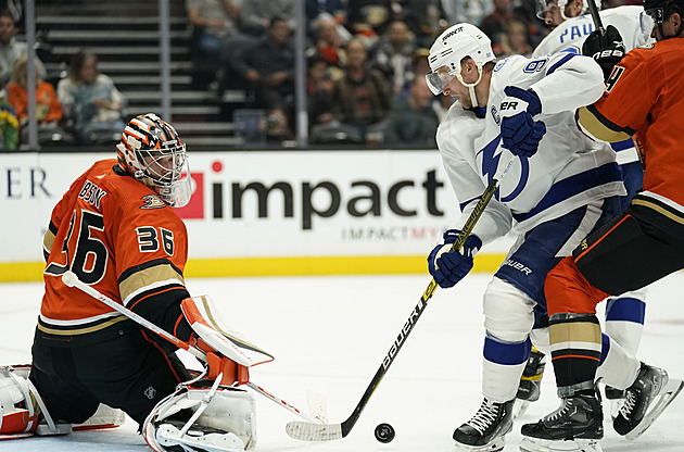 Islanders ovládli derby, Tampa prodloužila černou sérii Anaheimu