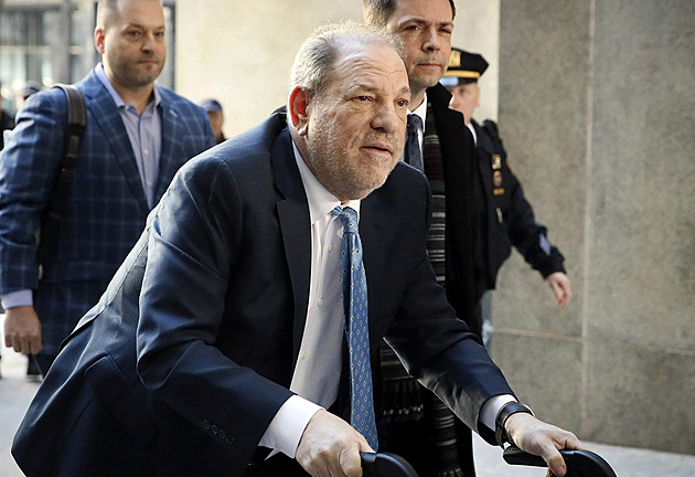 Filmového magnáta Weinsteina čeká další soud. Hrozí mu 140 let vězení