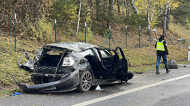 Na dálnici D10 havaroval řidič BMW, nadýchal téměř tři promile