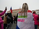 V Brn� lid� demonstruj� za demisi vl�dy Petra Fialy. (28. ��jna 2022)