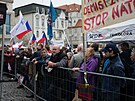 V Brn� lid� demonstruj� za demisi vl�dy Petra Fialy. (28. ��jna 2022)