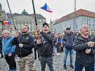 V Brn� lid� demonstruj� za demisi vl�dy Petra Fialy. (28. ��jna 2022)
