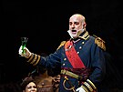 Janai Bruggerová jako Glauce a Michele Pertusi jako, Creonte v inscenaci opery...