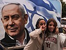 Pedvolební kampa je v Izraeli v plném proudu. Dívky na snímku z msta Migdal...