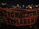 Úastníci pochodu nesli transparent Vichni jsme Tepláre! (21. íjna 2022)