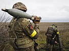 Vojáci Ukrajinské národní gardy na frontové linii v Charkovské oblasti (25....