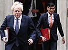 Britský premiér Boris Johnson a ministr financí Rishi Sunak. (13. íjna 2020)