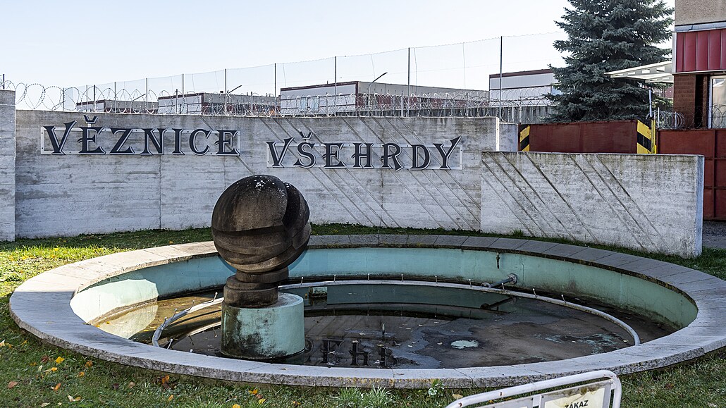 Věznice Všehrdy na Chomutovsku.