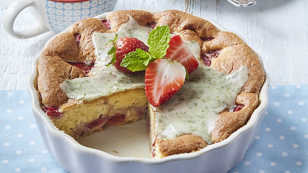 Jahodová bublanina s mátovou polevou