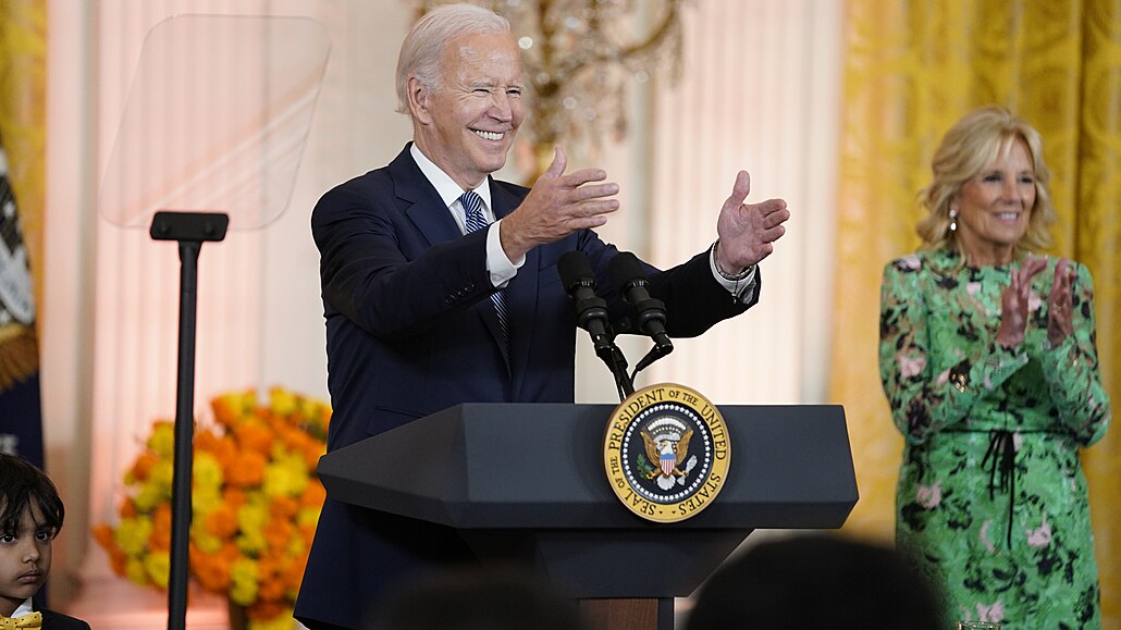 Joe Biden p�i oslavách indického svátku sv�tel díválí (24. �íjna 2022)