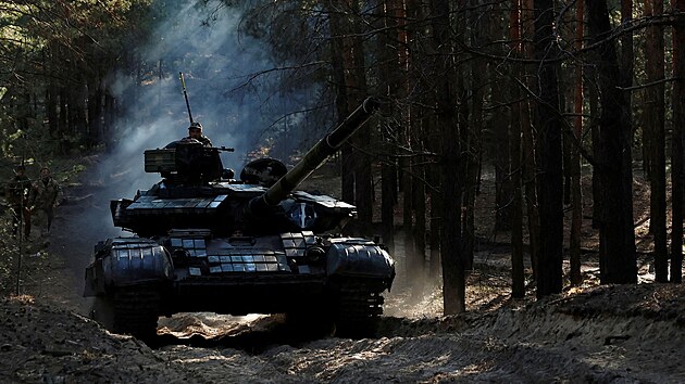 Kupjansk, Charkovská oblast. Jeden z mnoha tank, které ukrajinská armáda...