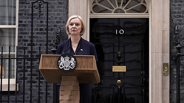 Britsk premirka Liz Trussov oznamuje rezignaci. (20. jna 2022)