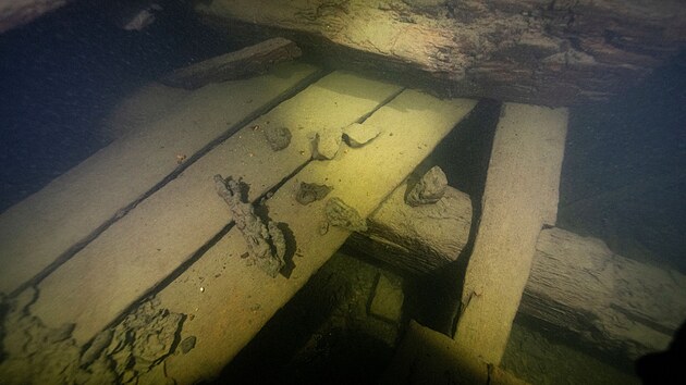 vdt archeologov objevili na dn moe vrak lodi ze 17. stolet. (2022)