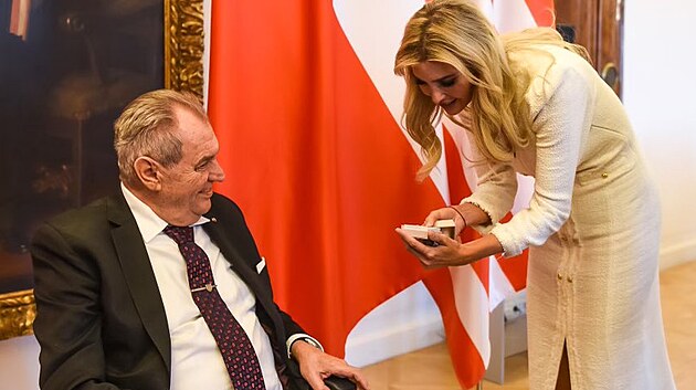 Ivanka Trumpová se na Hrad� setkala s prezidentem Milo�em Zemanem. Ten jí...