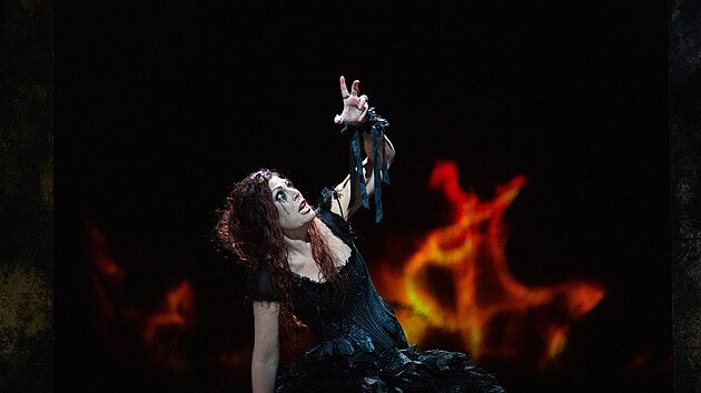 Sondra Radvanovsky jako Medea v inscenaci stejnojmenn opery od Luigiho Cherubiniho v newyorsk Metropolitn opee