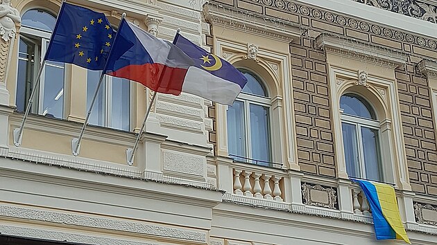 Bval starosta Pavel Janda po rusk invazi nejdve vyvsil vlajku Ukrajiny z okna sv kancele. Pak navrhl pro mstskou radu usnesen, aby byla vlajka vyvena na budovch adu jako symbol podpory, co se tak stalo.