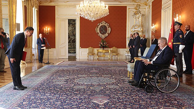 Prezident Milo Zeman se u pleitosti sttnho svtku 28. jna setkal s cizmi diplomaty psobcmi v Praze. (27. jna 2022)